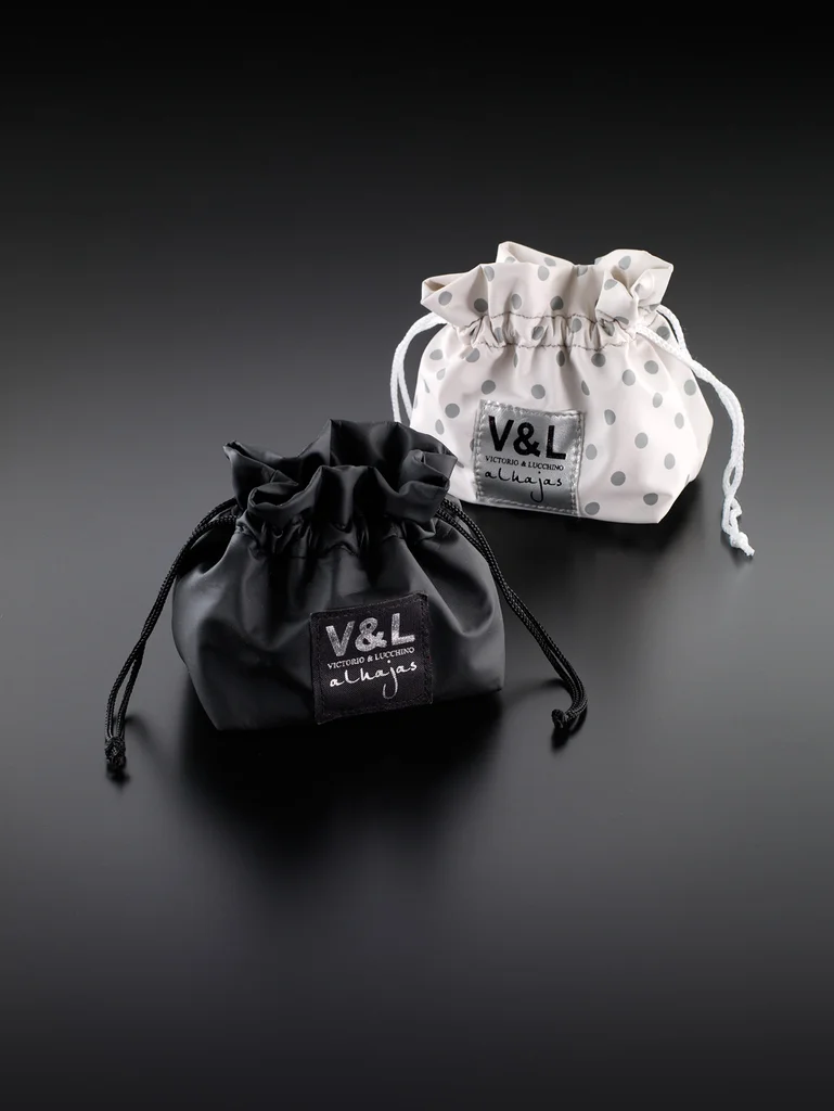 Victorio & Lucchino: Drawstring jewelry pouches produced by Casadevall Group.