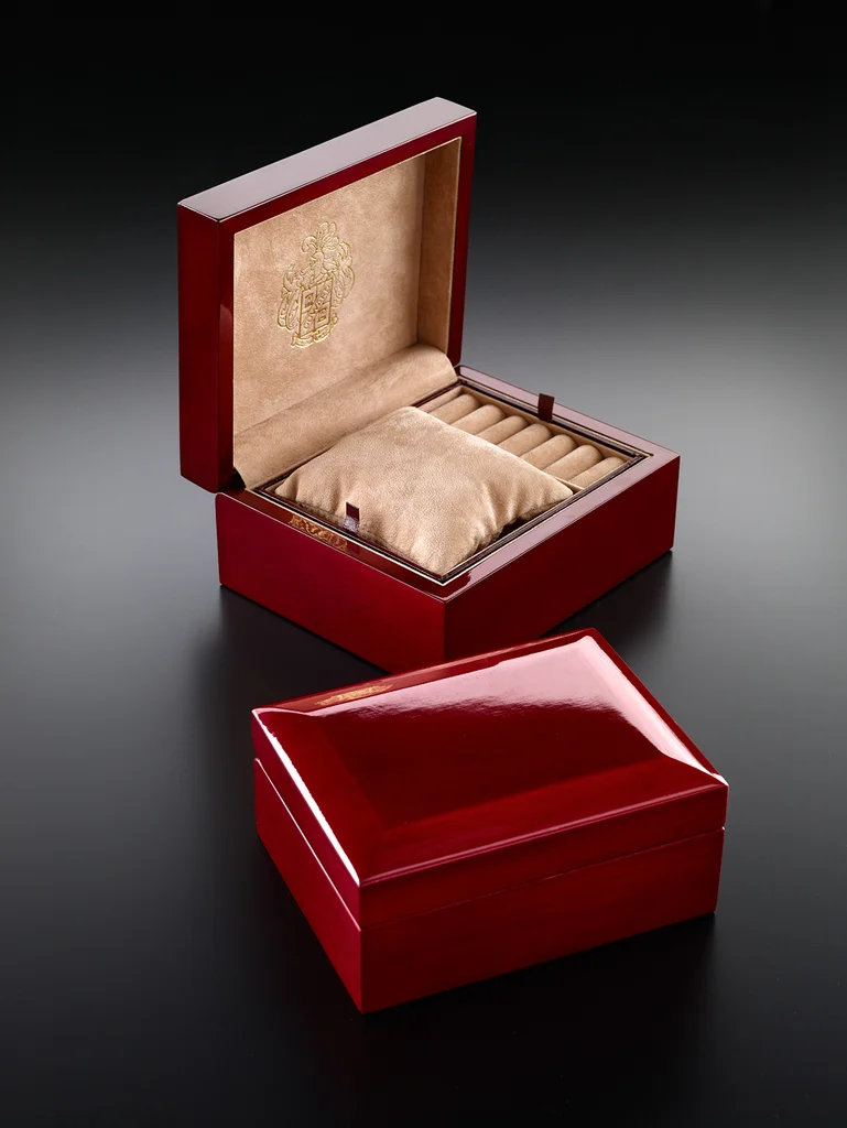 Duward: Lacquered watch box produced by Casadevall Group.
