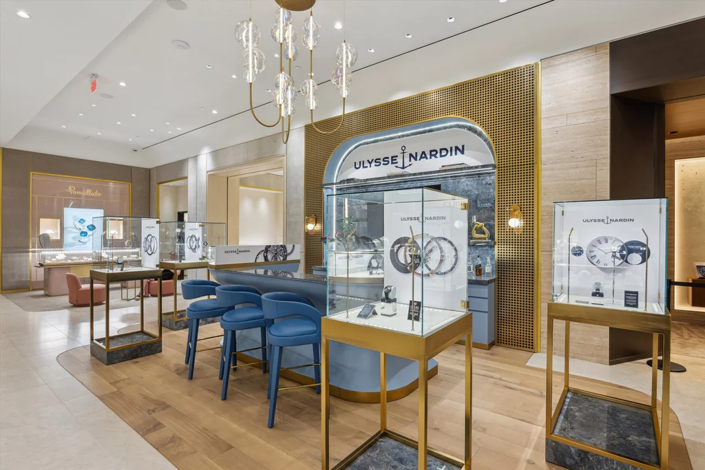 Multi-brand jewelry boutique interior produced by Casadevall Group.