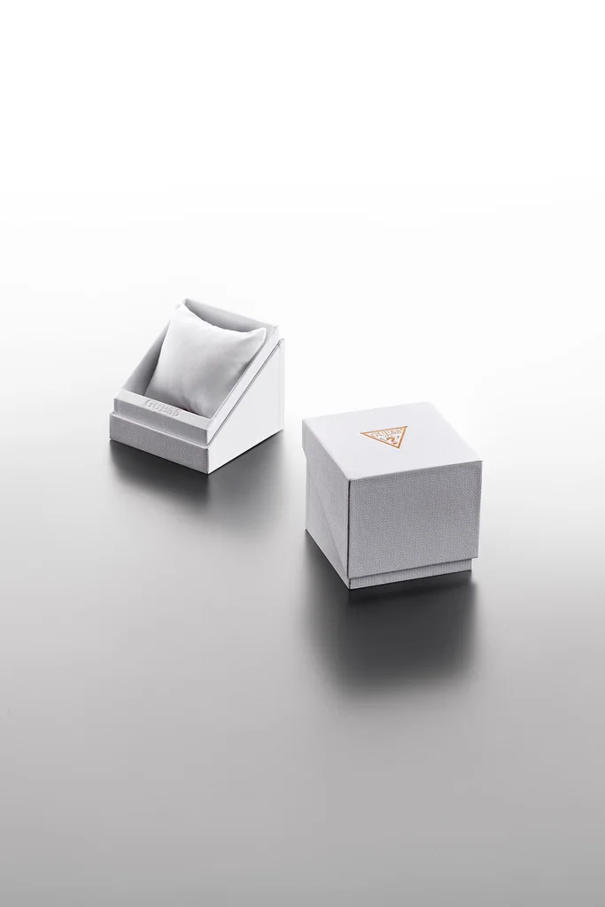 Guess: packaging produced by Casadevall Group.