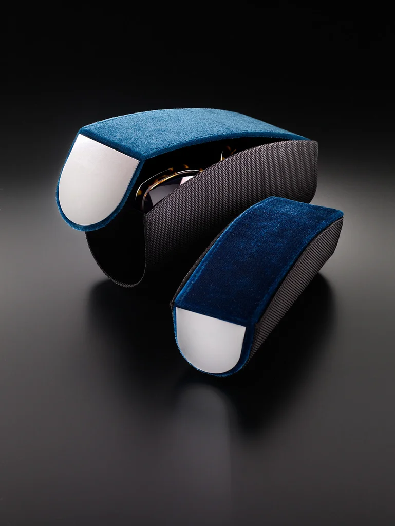 Custo Barcelona: Soft-shell zippered case produced by Casadevall Group.